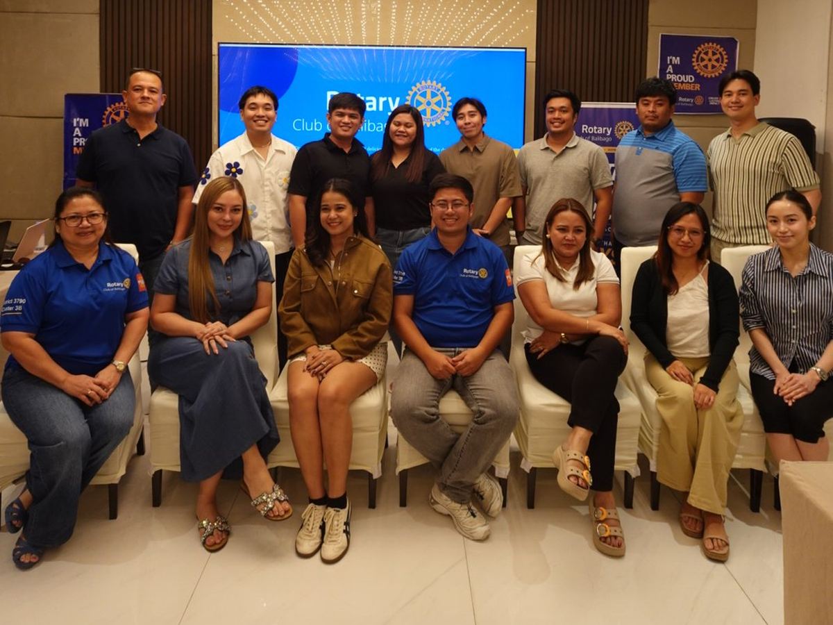 Members seated together at the Mixer and Rotarization